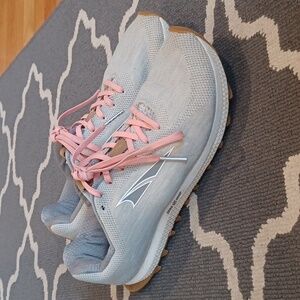 Altra Women's Athletic Shoes in Light Gray and Pink